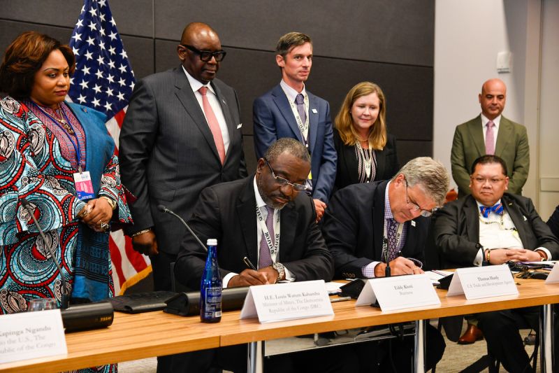 Image of the signing ceremony