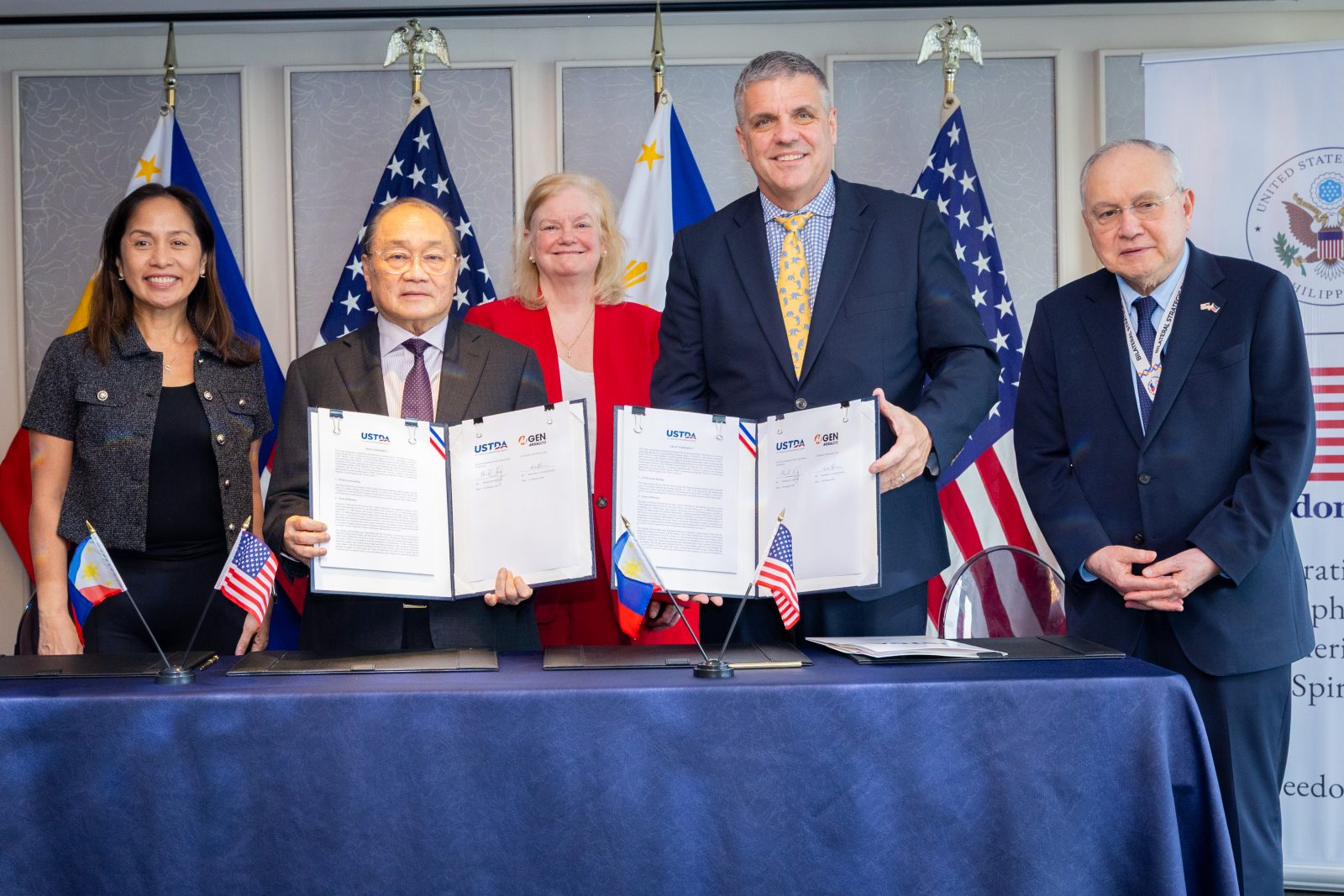 (L-R) Philippine Secretary of Energy Sharon Garin, Meralco Chairman and Chief Executive Officer Manuel Pangilinan, U.S. Department of State Principal Deputy Assistant Secretary Ann Ganzer, USTDA Deputy Director Thomas R. Hardy, and Philippine Ambassador to the United States Jose Manuel Romualdez.