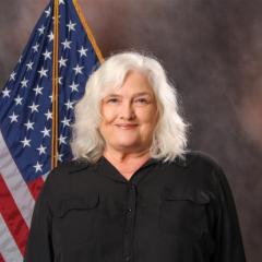 Jane Luetchens headshot